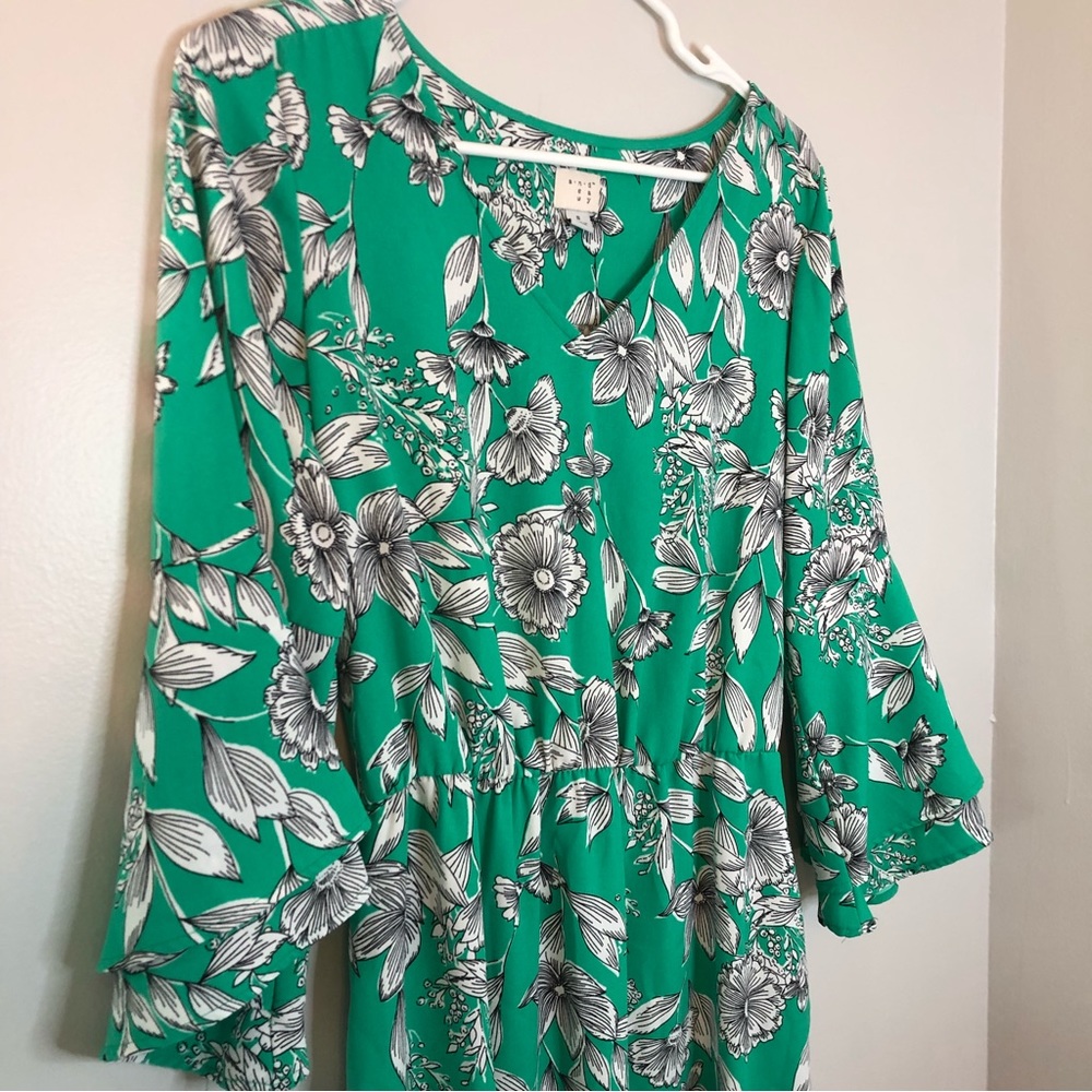 Floral dress with bell arms